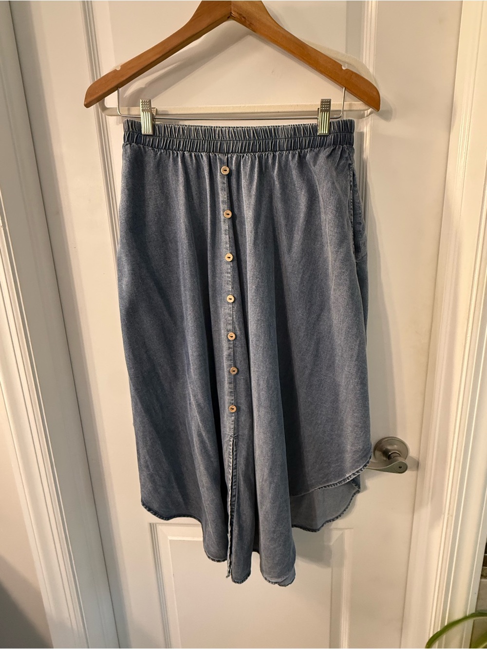 Casual Chambray High-Low Button-Front Skirt - Blue